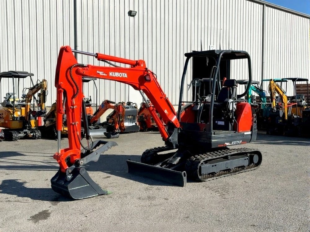 Kubota KX71-3 equipment photograph